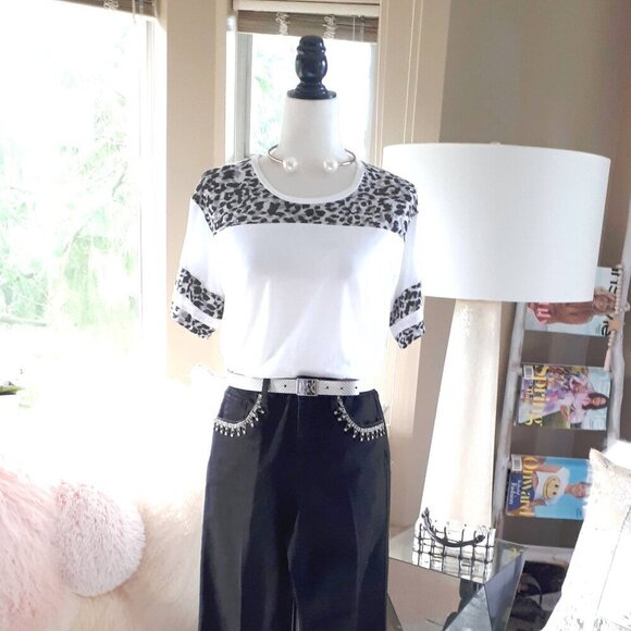 NWT CHRLDR grey leopard detail white football t-shirt, S - Picture 3 of 9